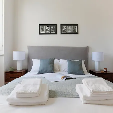 The Rent - Spacious Two-bedroom In Crocetta Milão