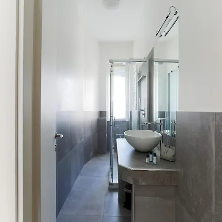The Rent - Spacious Two-bedroom In Crocetta Milão