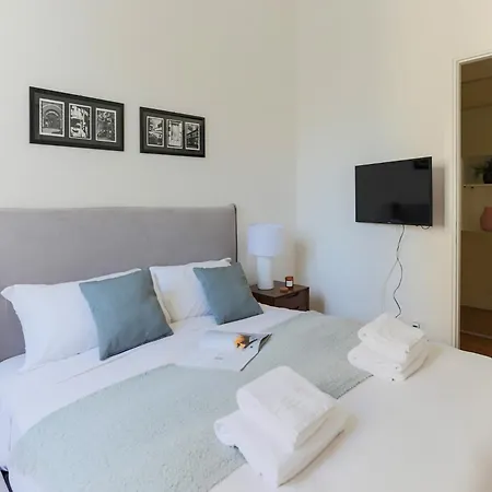 The Rent - Spacious Two-bedroom In Crocetta Apartamento