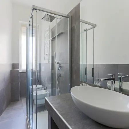 The Rent - Spacious Two-bedroom In Crocetta Apartamento