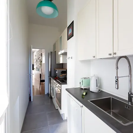 Apartamento The Rent - Spacious Two-bedroom In Crocetta Milão