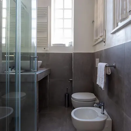 The Rent - Spacious Two-bedroom In Crocetta Apartamento *