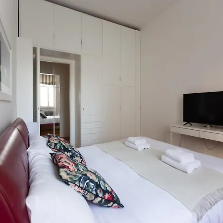 The Rent - Spacious Two-bedroom In Crocetta Milão