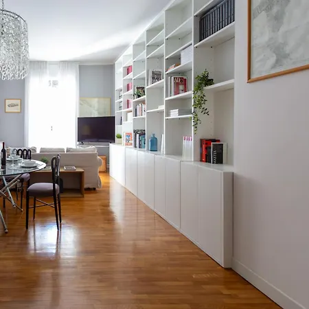 The Rent - Spacious Two-bedroom In Crocetta Apartamento