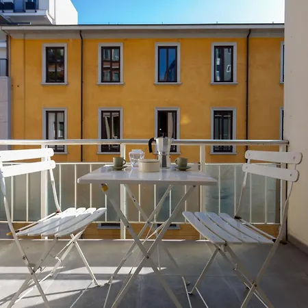 The Rent - Spacious Two-bedroom In Crocetta Apartamento